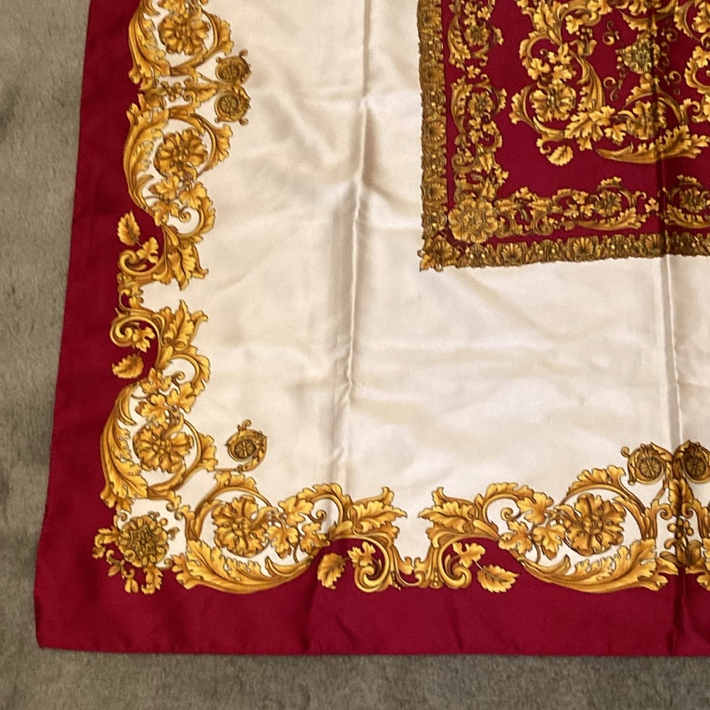 Elegant Red and Gold Baroque Style Scarf - Picture 8 of 15